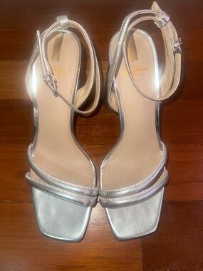 Sam Edelman Size 8 - Silver Block Heels